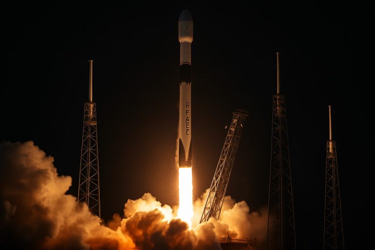 SpaceX schreibt Geschichte mit Mitternachtsstart: SXM-10-Rakete erweitert die Reichweite von SiriusXM